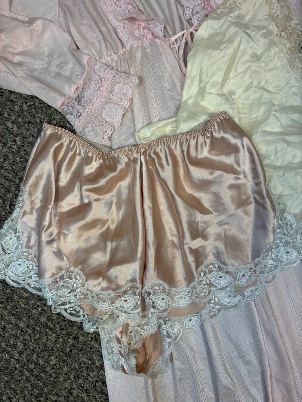 VTG Lingerie Victoria Secret Rikki Lot 3 Items Satin Lace Robe Camisole Shorts - Picture 5 of 14
